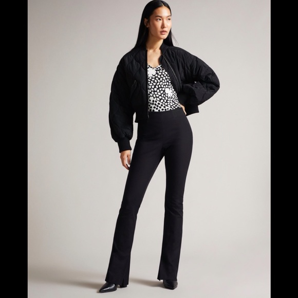 New With Tags Ted Baker London Womens Lucyz V-neck Fitted Tee Multiple Sizes - Picture 5 of 8